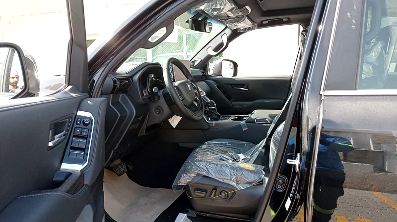 Toyota Land Cruiser 300 VXR 3.3L Diesel63401300587779113