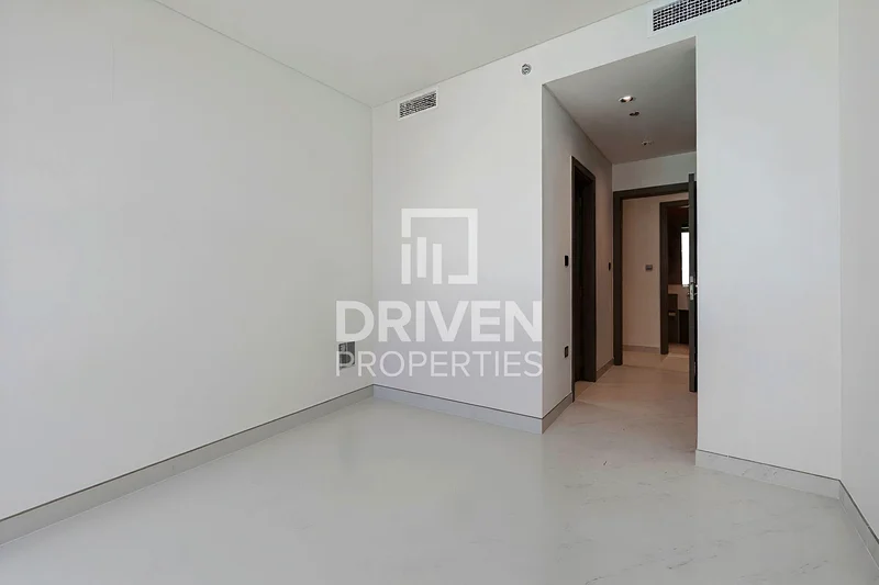 Exceptionally High End Unit with Captivating Views64006536310658112