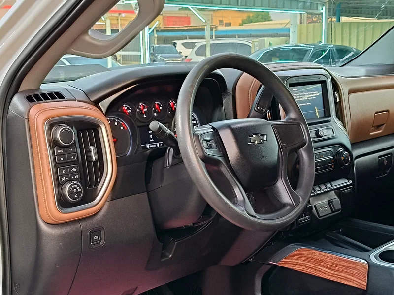 CHEVROLET SILVERADO 2021 V8 4D63398563067393114