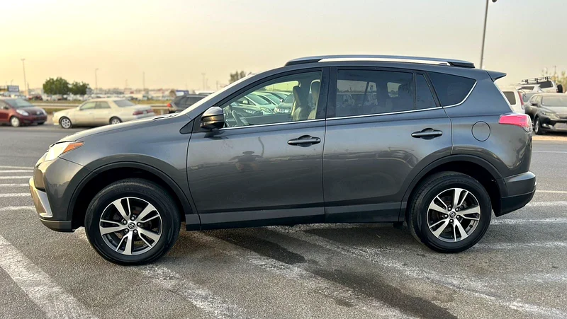 2018 Toyota Rav4 LE 2.5L V4 Mid Option - 4x4 AWD - Leather Seats - Rims -63401306215811113