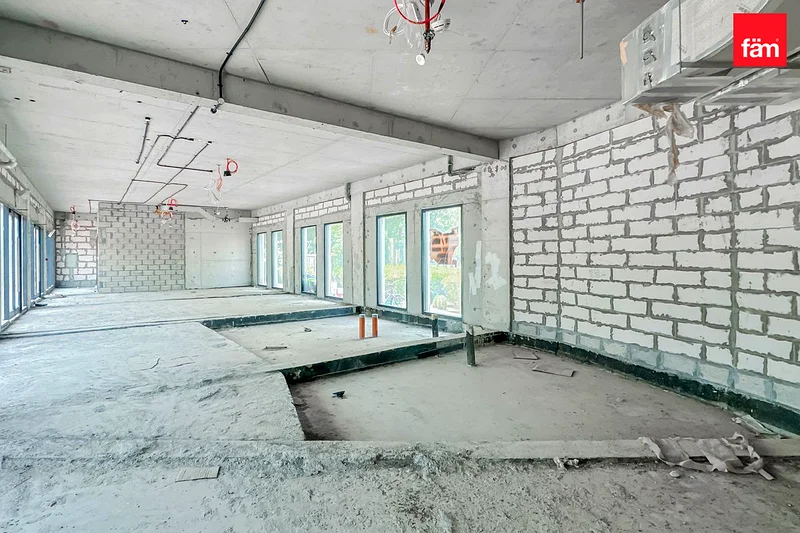 High Visibility | Commercial Space | Flex Terms63614935081601114