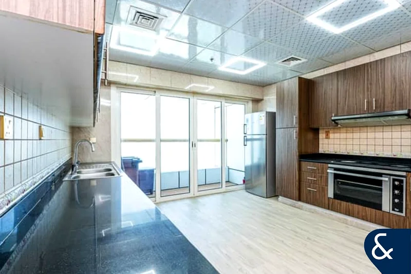 Penthouse | Upgraded | Sea views | Furnished63777026172163113