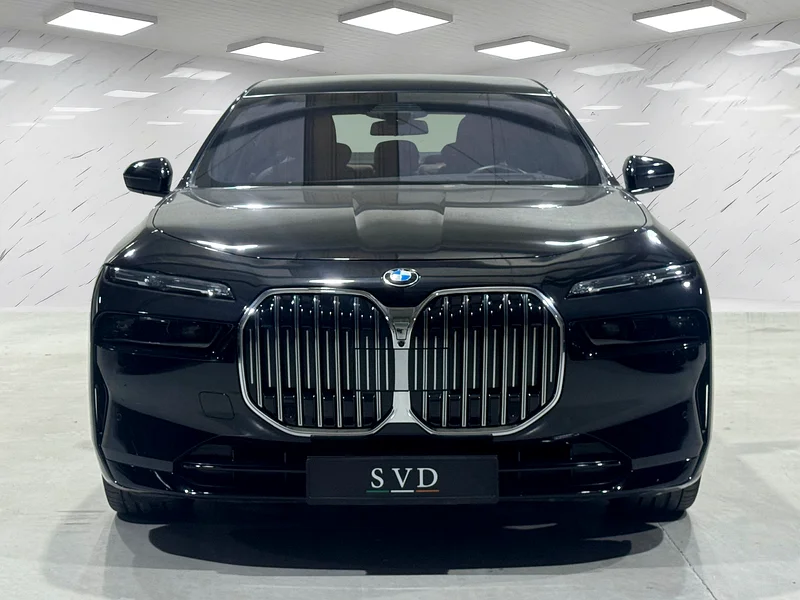 HIGH OPTION -- BMW AGENCY WARRANTY/SERVICE UNTIL JUNE 2027 -- LOW KM63411931443074111