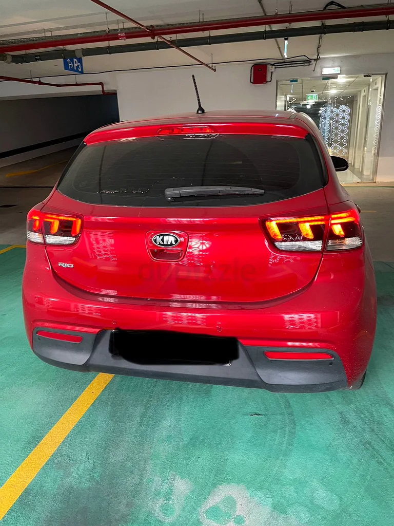 2018 KIA RIO hatchback63398627768579114