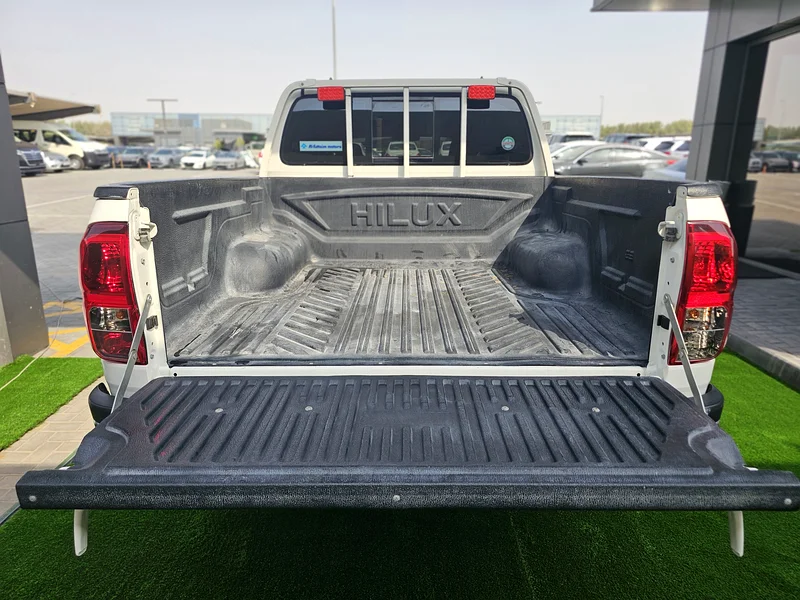 HILUX DIESEL / 4WD / MANUAL / POWER WINDOWS / ONLY 2,600 KM, ORIGINAL63401314124803114