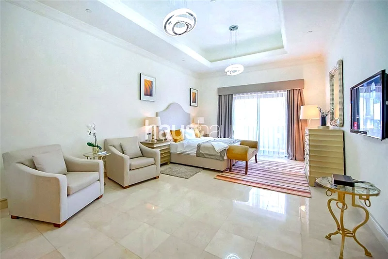 Vacant | Courtyard | Pool | Beach Access64007911477633113