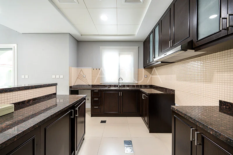 TYPE B | End Unit l Well Maintained l Vacant63915483487106114