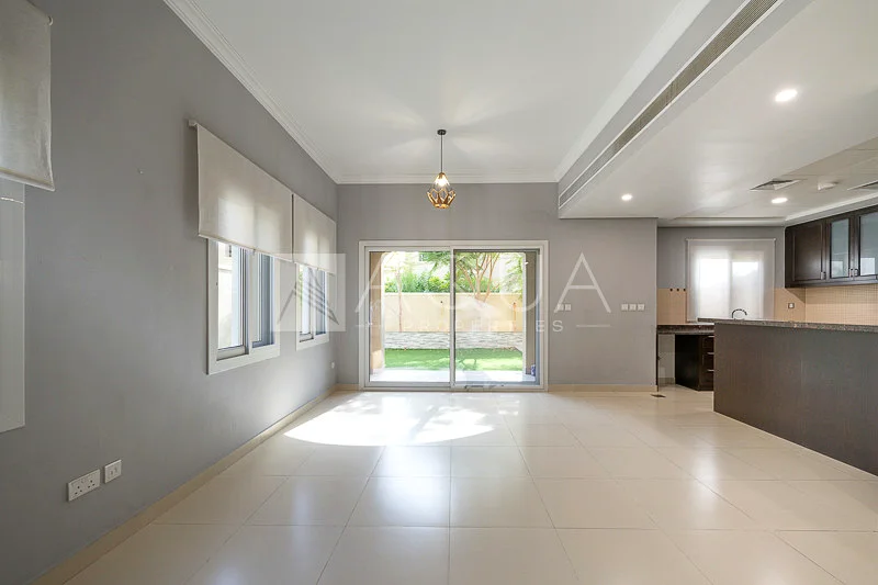 TYPE B | End Unit l Well Maintained l Vacant63915483487106111