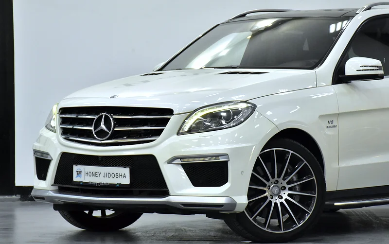 VERY LOW KILOMETER! Mercedes Benz ML63 AMG ( 2015 Model ) in White Color GCC Specs63165696412673114