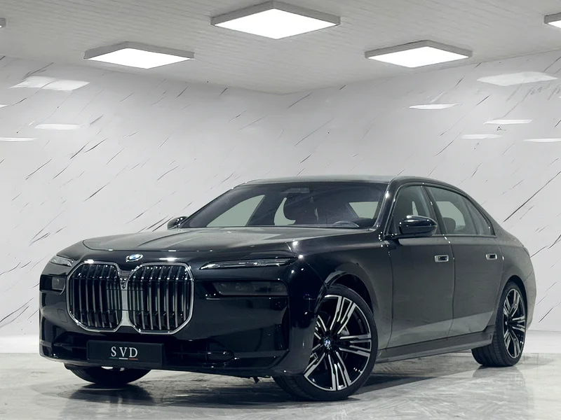 HIGH OPTION -- BMW AGENCY WARRANTY/SERVICE UNTIL JUNE 2027 -- LOW KM63411931443074112