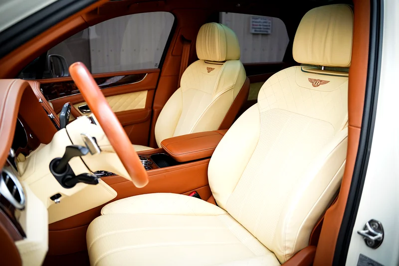 2018 BENTAYGA W12 إصدار الكربون / دول مجلس التعاون الخليجي / بدون طلاء63398527318017114