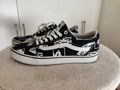 Vans Of The Wall Black  White size 43 Perfect Condition