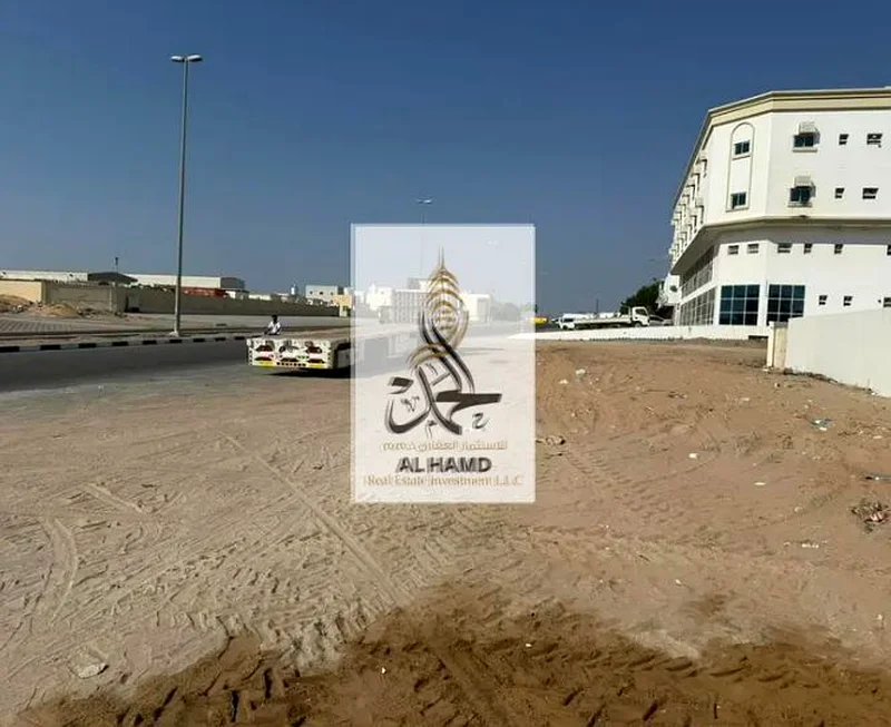 للبيع مباشرة من المالك في المجمع الصناعي قيد الإنشاء على طريق أم الثوب الجديد الصناعي 43594 قدم مربع63822615266434112