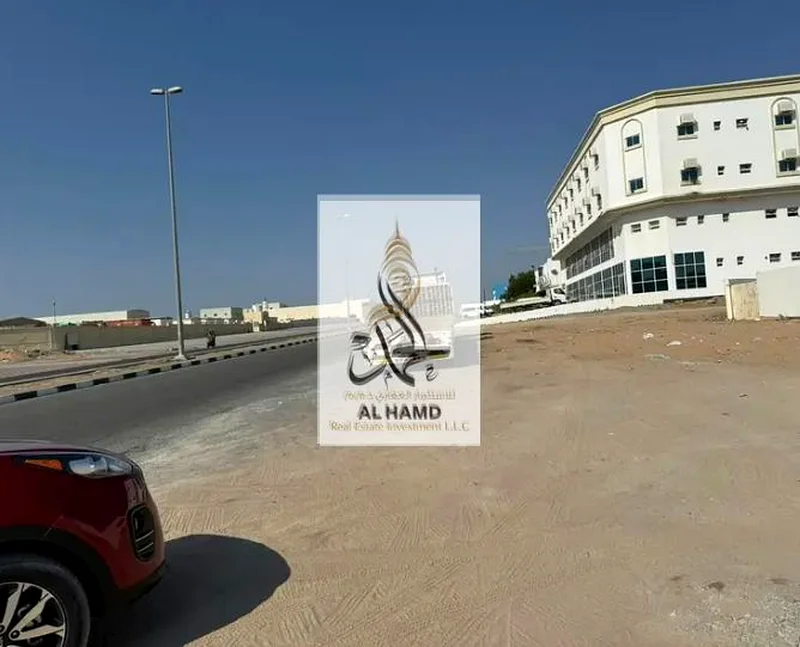 للبيع مباشرة من المالك في المجمع الصناعي قيد الإنشاء على طريق أم الثوب الجديد الصناعي 43594 قدم مربع63822615266434110