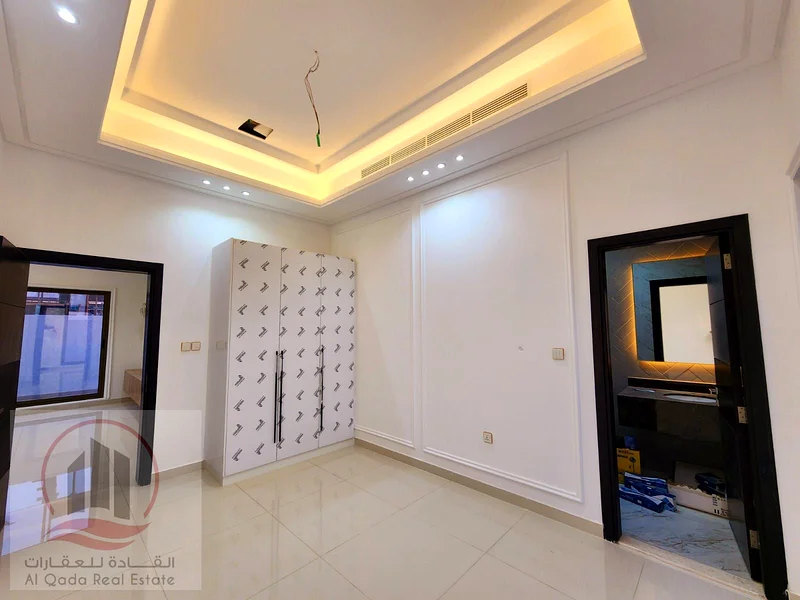 فيلا للبيع في الحيلو 2، عجمان، تصميم حديث، طابق أرضي، طابق أول، وسطح. السعر يشمل رسوم التسجيل (5 غرف نوم رئيسية، ومطبخ63913217901315113