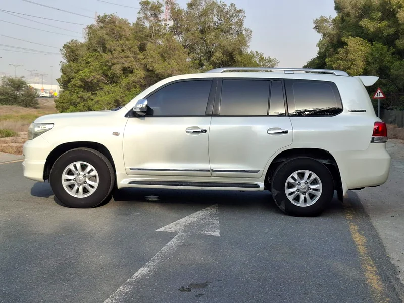 Toyota Land Cruiser model 2011 GXRI V/663399948619906113