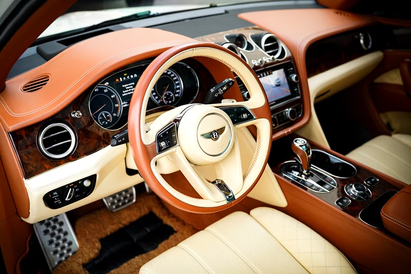 2018 BENTAYGA W12 إصدار الكربون / دول مجلس التعاون الخليجي / بدون طلاء63398527318017112