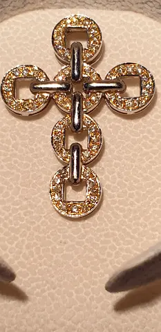 18K WHITE GOLD CROSS WITH YELLOW DIAMONDS CROSS WEIGHT 7.5 GR DIAMONDS-60PS -0,90 CARATS SIZE 2,7CMX