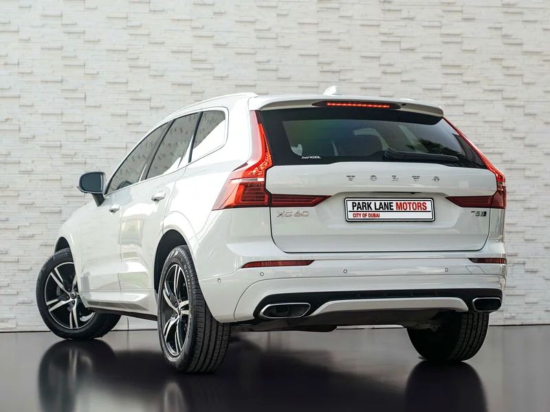 VOLVO XC60 • T5 R DESIGN • FULL-DEALER SERVICE HISTORY63398487604867111