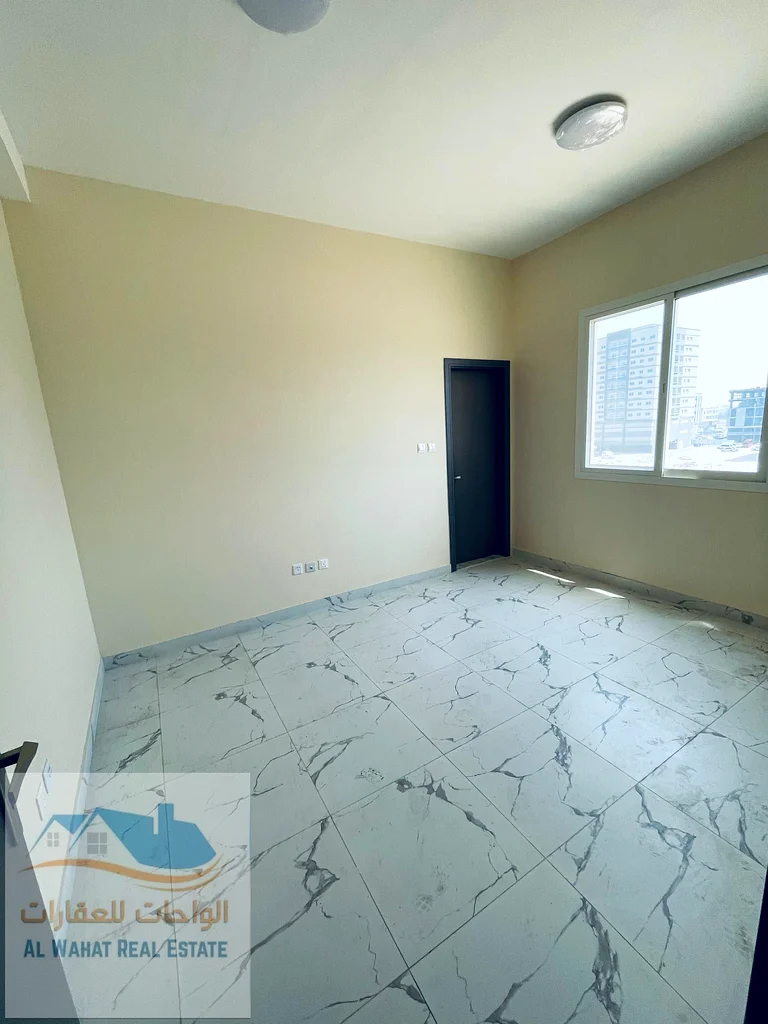 🏢 شقة للإيجار السنوي – أول ساكن في الجرف 3، عجمان 📍 الموقع: الجرف 3 – في مبنى جديد، أول ساكن، في موقع متميز63714729686146114