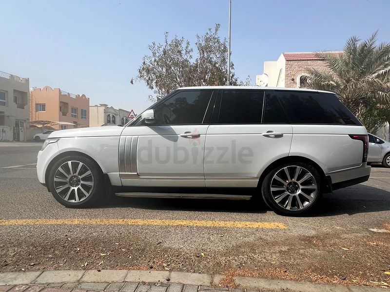 RANGE ROVER VOGUE SE SUPERCHARGED GCC IN PERFECT CONDITION, WITH A ONE-YEAR WARRANTY.63399903761923113