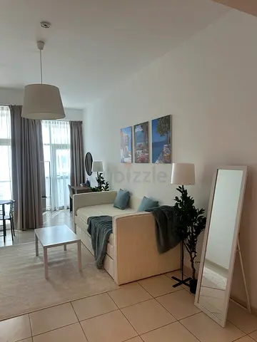 Looking for 1 female roommate to share my apartment (Girls only)