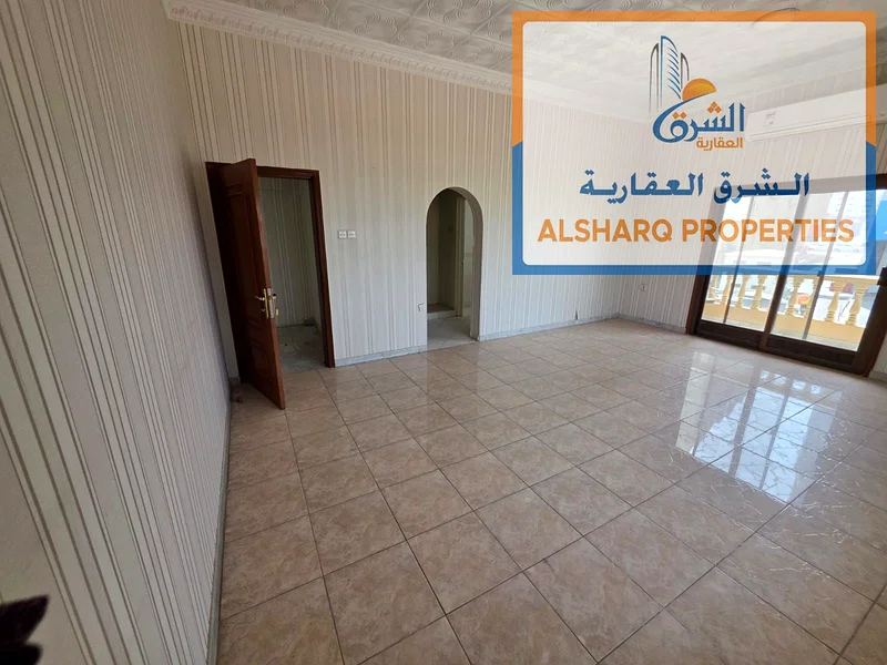 فيلا ضخمة مناسبة للعيش العائلي أو النشاط التجاري في موقع لا مثيل له - استثمر الآن في عقار ذهبي! فرصة ذهبية لـ63811203857666113