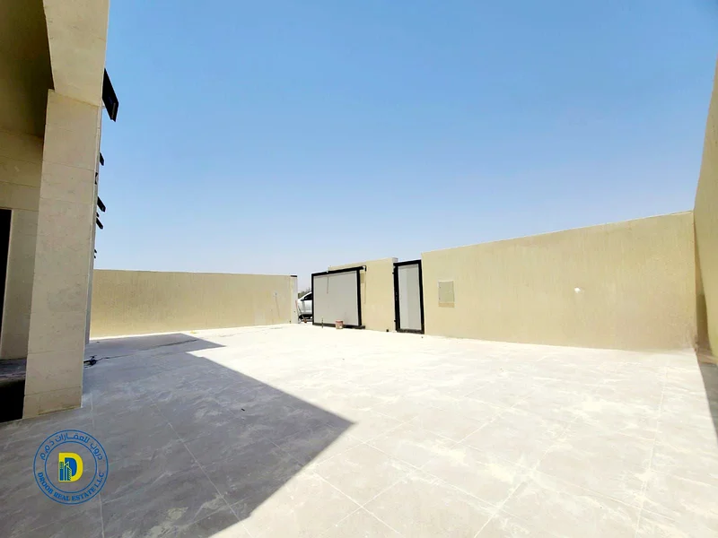 فيلا للبيع مكونة من 7 غرف وبمساحة كبيرة. يشمل السعر رسوم التسجيل ورسوم الملكية.63893336904705112