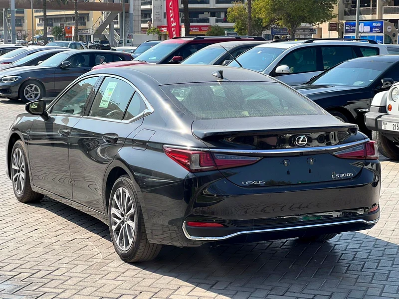 Lexus ES300h 2023 Black GCC Clean Car63406917663106111