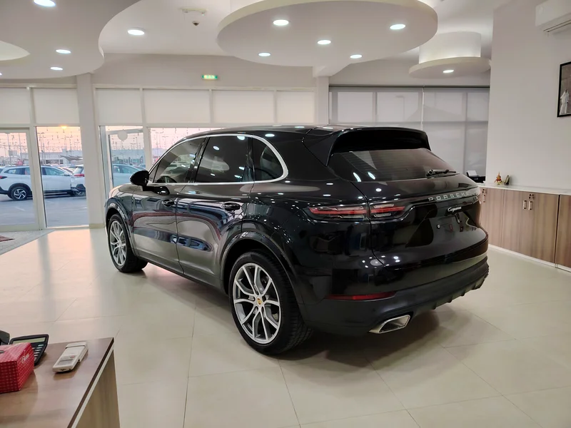 Porsche cayenne GCC63406544076675112