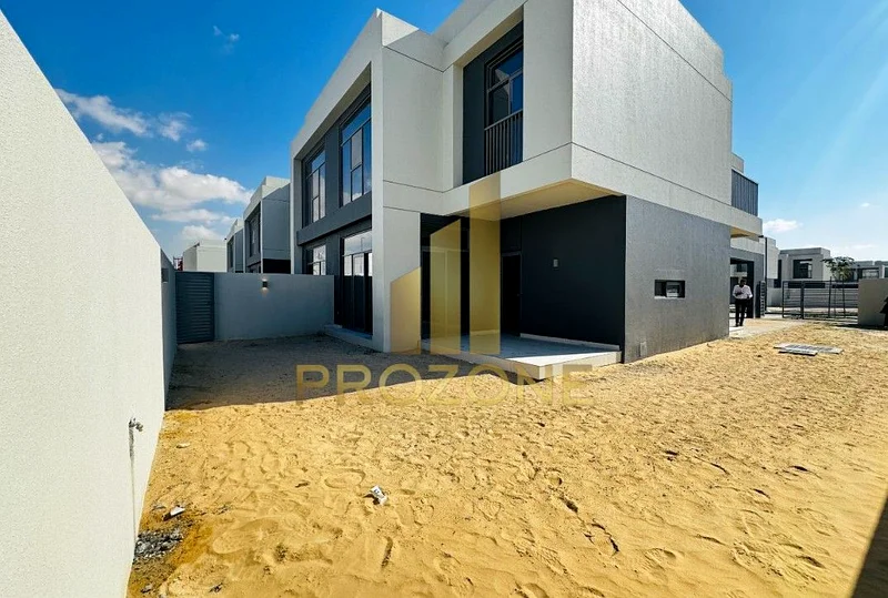 خطوات قليلة إلى المرافق | فيلا منفصلة جزئيًا | وحدات قليلة متبقية63751404856578111