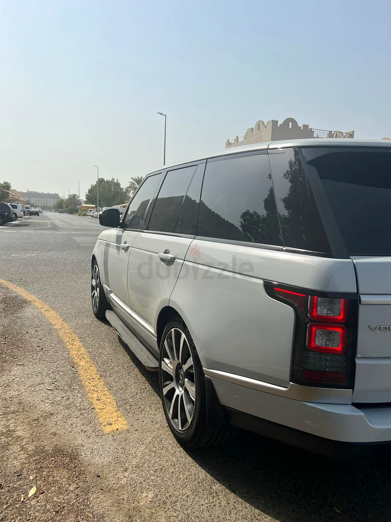 RANGE ROVER VOGUE SE SUPERCHARGED GCC IN PERFECT CONDITION, WITH A ONE-YEAR WARRANTY.63399903761923114