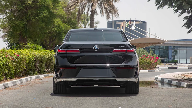 بي إم دبليو 735i سلسلة 7 سيدان 3.0 لتر / دفع خلفي / 2026 / ضمان 3 سنوات / خدمة 40,000 كم63410294586881112