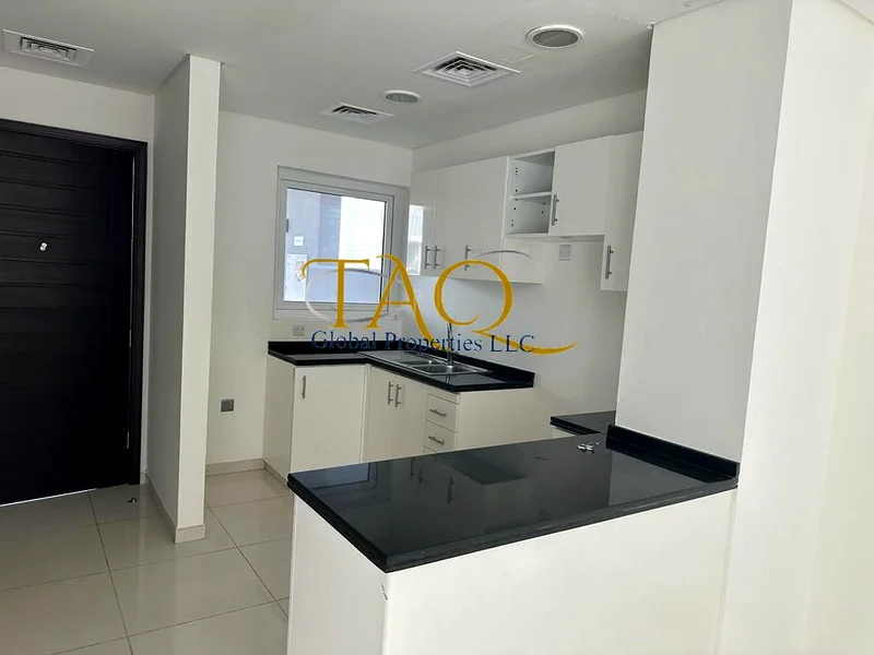 VACANT | GATED COMMUNITY | 3 BEDROOM TOWNHOUSE | BACK TO BACK | NEAR TO PARK AND POOL |64003832418305114