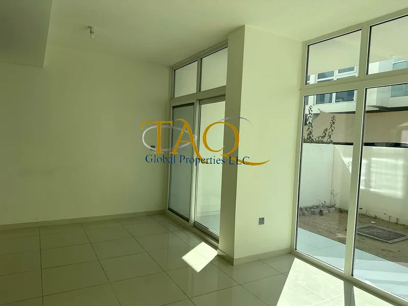 VACANT | GATED COMMUNITY | 3 BEDROOM TOWNHOUSE | BACK TO BACK | NEAR TO PARK AND POOL |64003832418305111