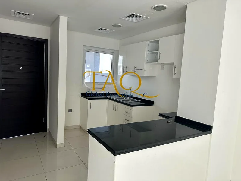 VACANT | GATED COMMUNITY | 3 BEDROOM TOWNHOUSE | BACK TO BACK | NEAR TO PARK AND POOL |64003832418305113