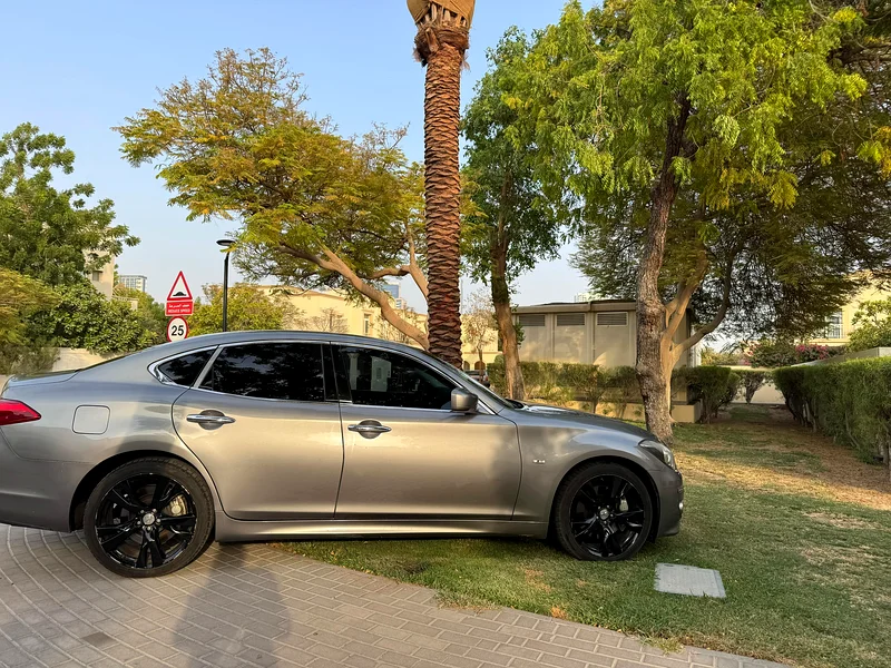 إنفيني M56S 420 حصانًا في حالة ممتازة63398548565634112