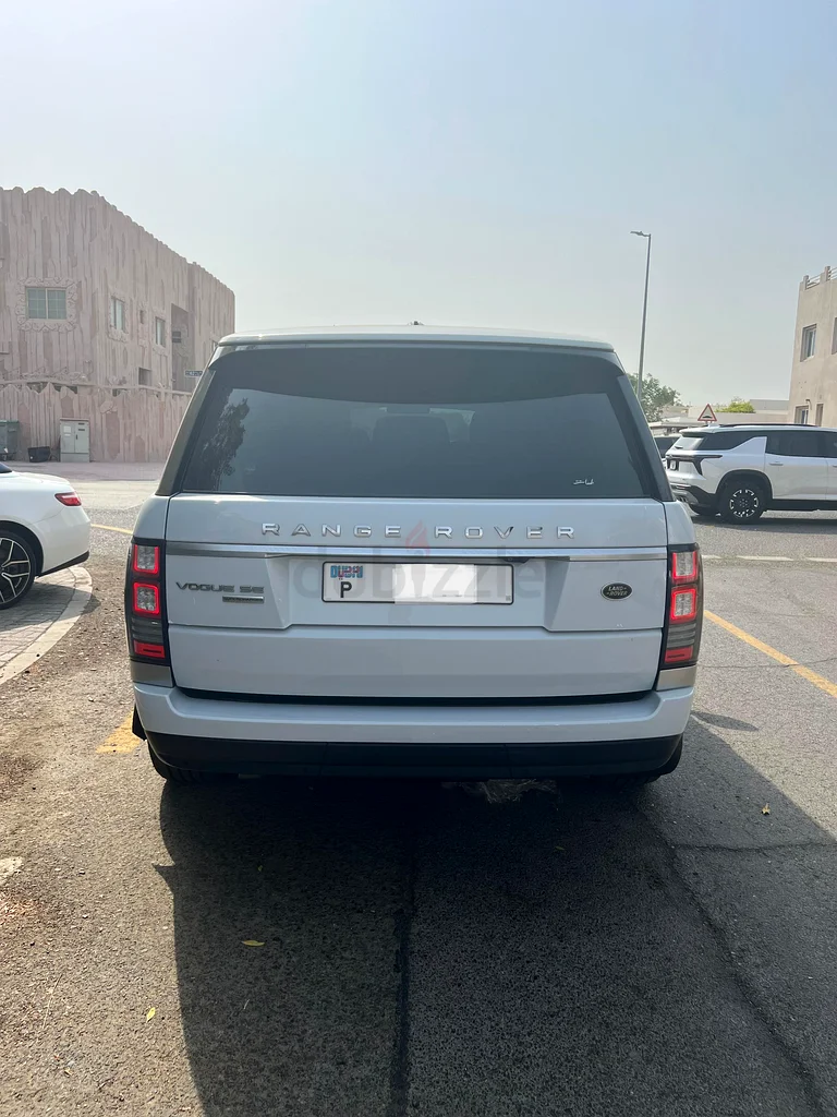 RANGE ROVER VOGUE SE SUPERCHARGED GCC IN PERFECT CONDITION, WITH A ONE-YEAR WARRANTY.63399903761923112