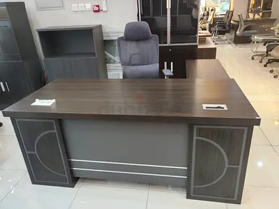 L shape manager table