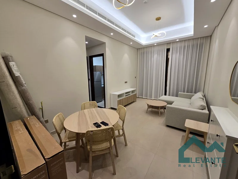 شقة واسعة من غرفة نوم واحدة | مفروشة بالكامل | طابق عالي63728721086210110