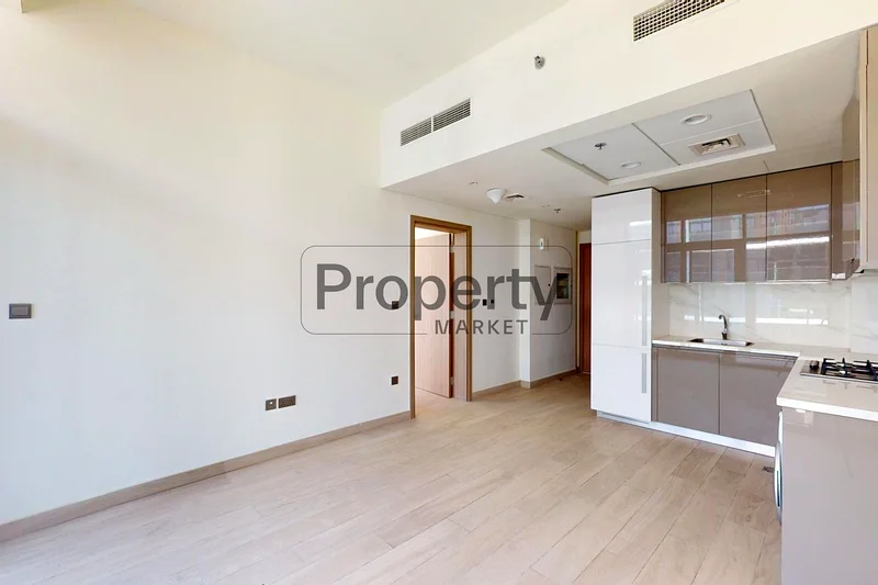 Prime Location | Balcony | Pool View | Tenanted63975890711171113
