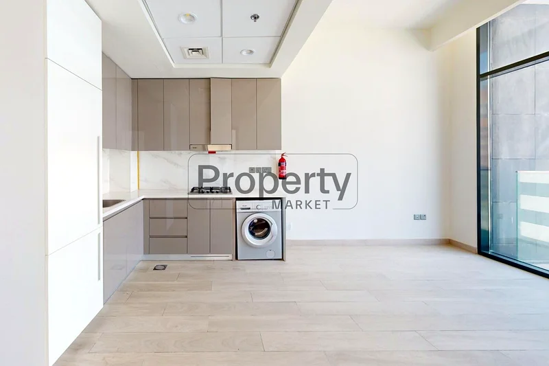 Prime Location | Balcony | Pool View | Tenanted63975890711171114