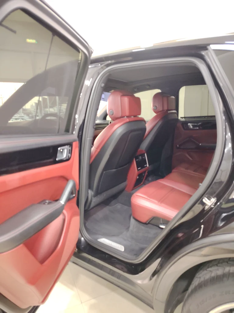 Porsche cayenne GCC63406544076675114