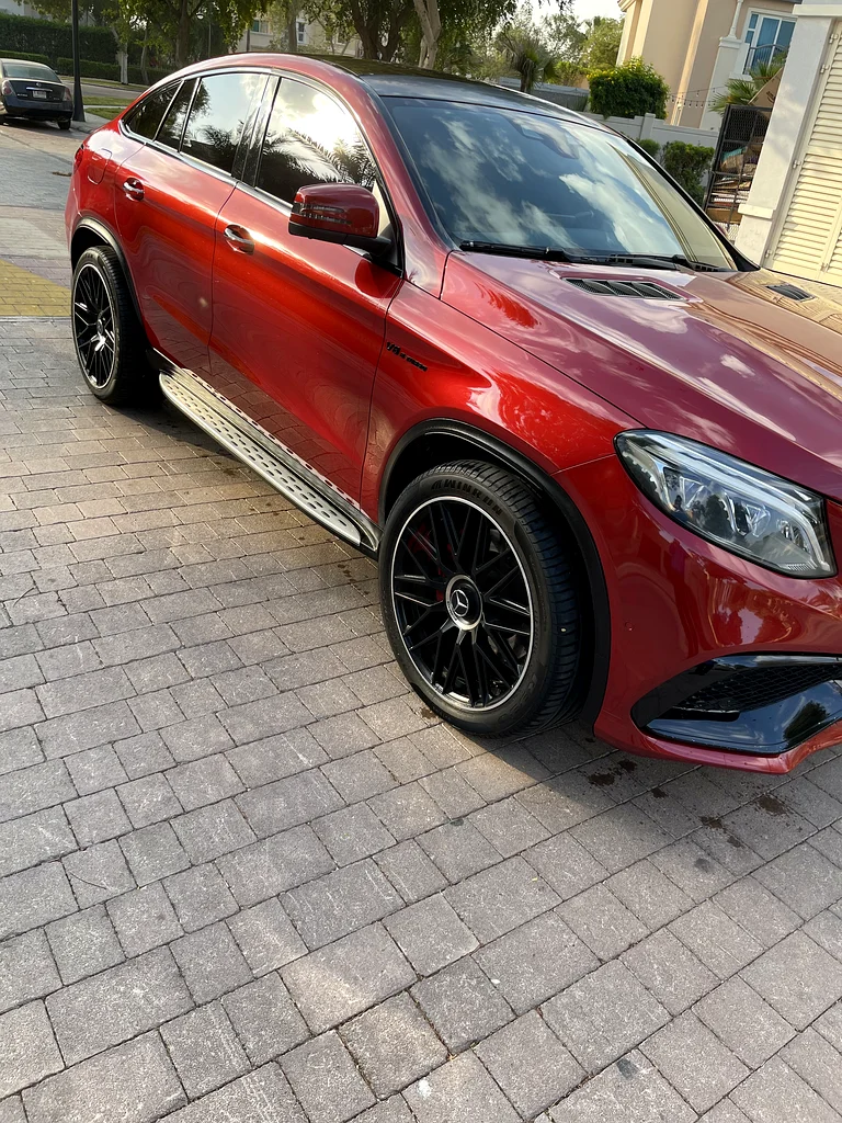 GLE 63 s63488643871875113