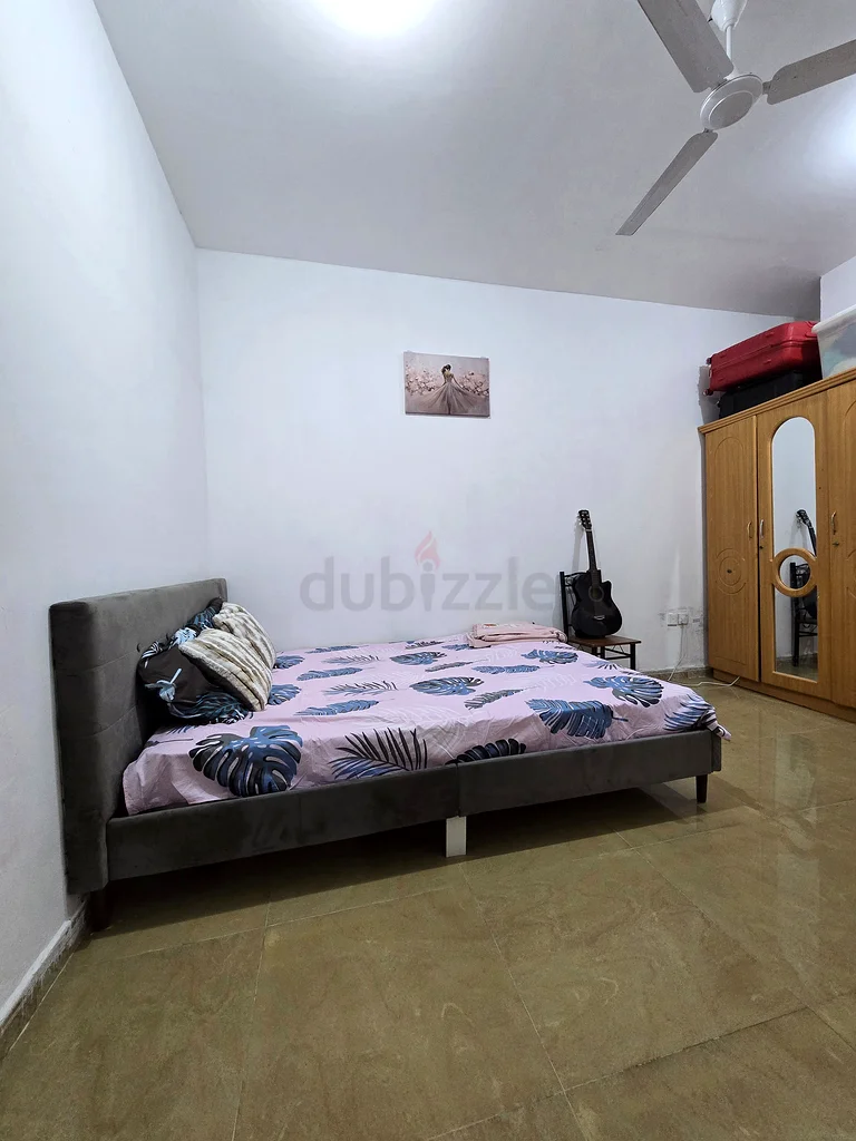 غرفة خاصة مفروشة بالكامل مع شرفة64048914569729111
