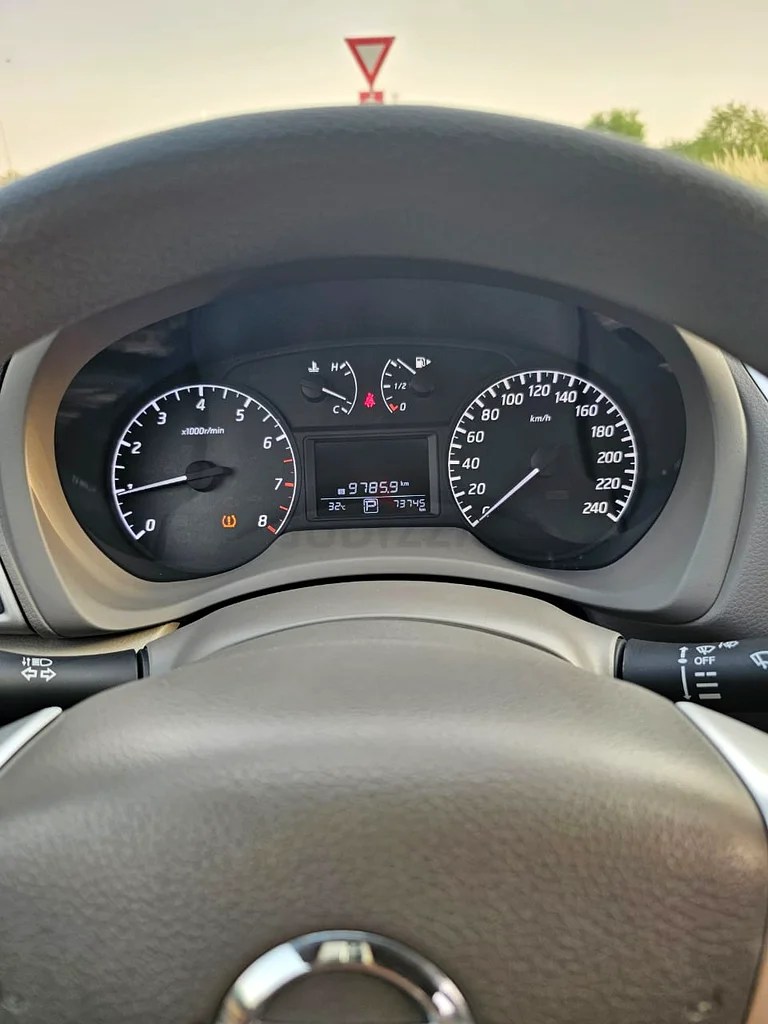 سيارة نيسان سنترا 2018 للبيع63399981456003114