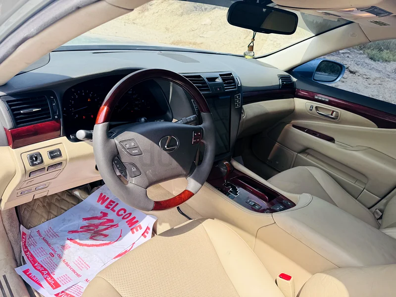 Neat and Clean Lexus LS460 with renovated interior63398644675713111