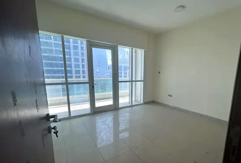 NOt Effected Unit! Vacant! Perfect DEal64037800140161113
