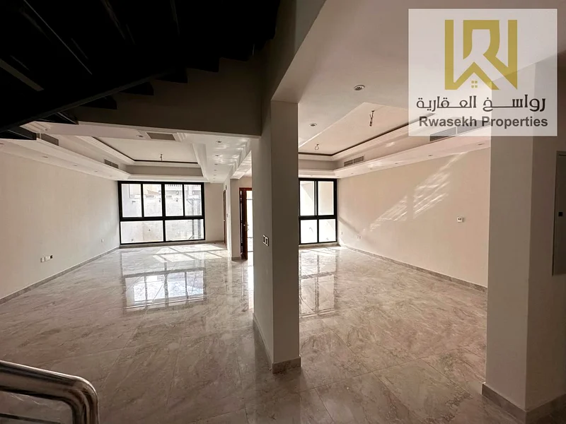 🏡 للبيع | فيلا تاون هاوس أنيقة في منطقة الظاهية - السعر النهائي 1,400,000 درهم إماراتي اكتشف حياة الرقي في هذه الفيلا الممتازة المصممة بذكاء63873839963905113