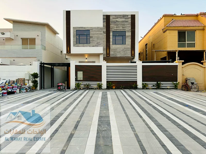 فيلا حديثة للبيع في المويحات 1، 6 غرف نوم + ملحق، موقع ممتاز خلف نستو، لم تسكن من قبل، تشطيبات فاخرة، مكيف سبليت، السعر 1,880,00063869060496385110